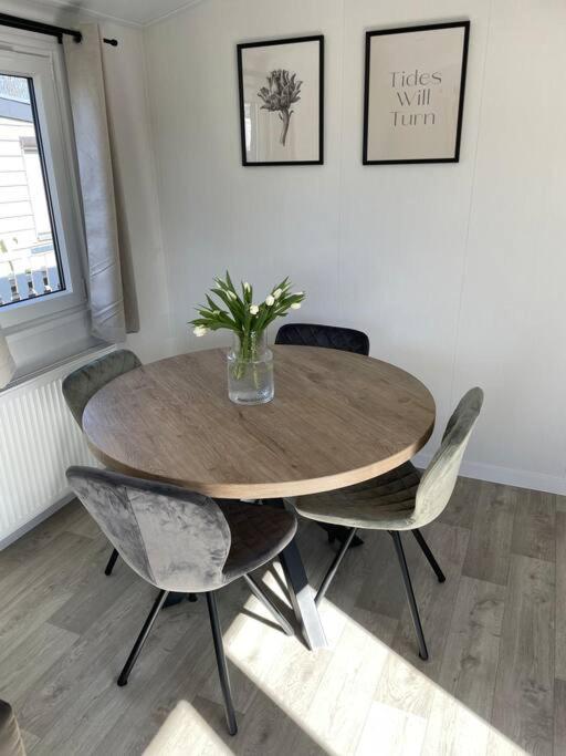 Cozy Chalet At The Beach In Petten, Netherlands 外观 照片